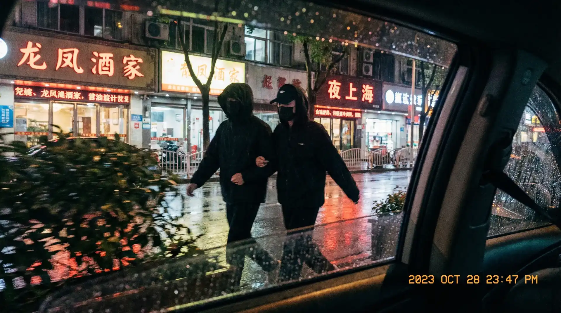 亚娱官网 - 顶流明星深夜密会现场抓拍照片